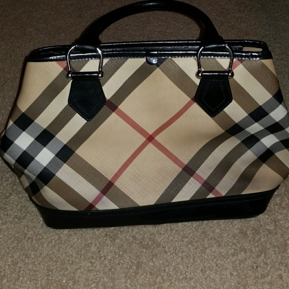 Burberry purse